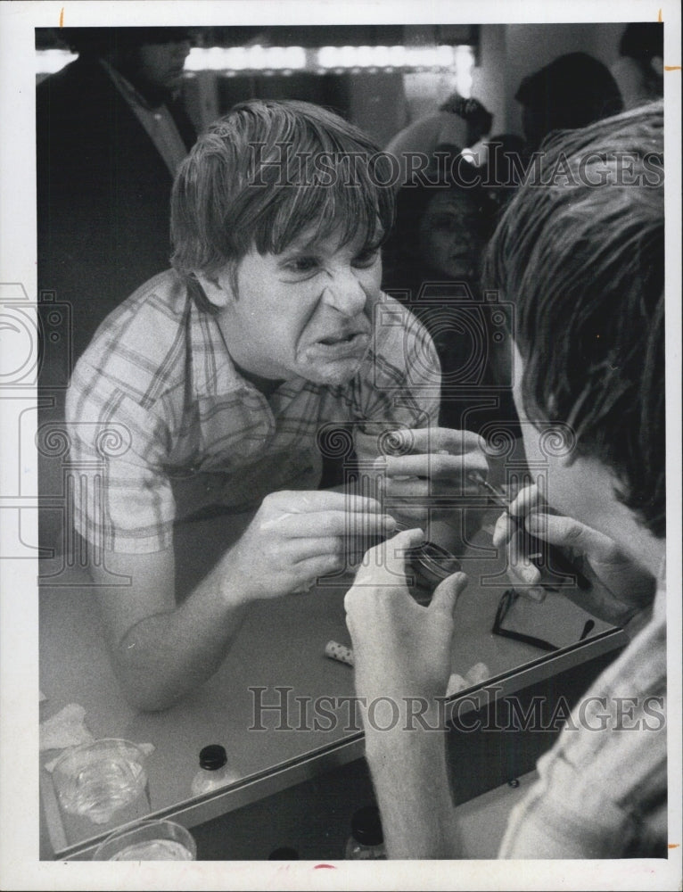 1971 student at Florida Presbyterian College took part in a make-up contest - Historic Images