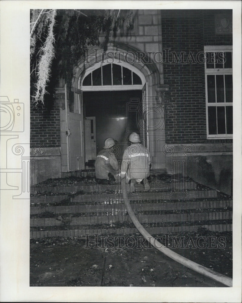 1976 Press Photo Firemen Hose Down the Blaze at Clearwater Junior High School - Historic Images