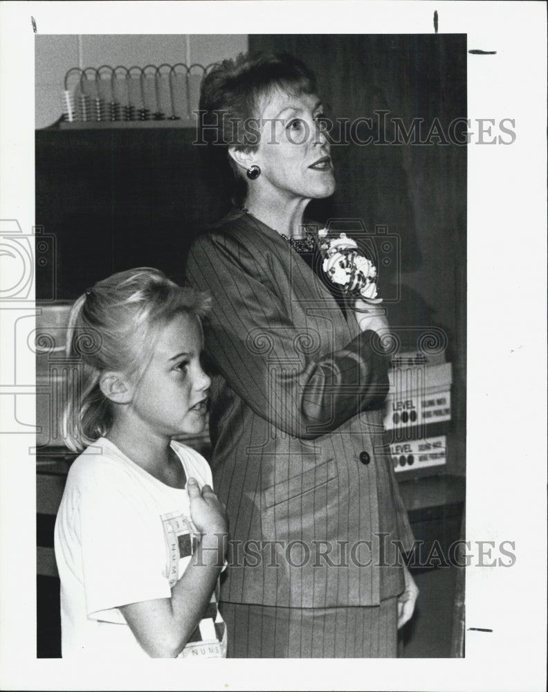 1990 Press Photo Betty Castor promoting &quot;Home is a School Zone, Too&quot; - Historic Images