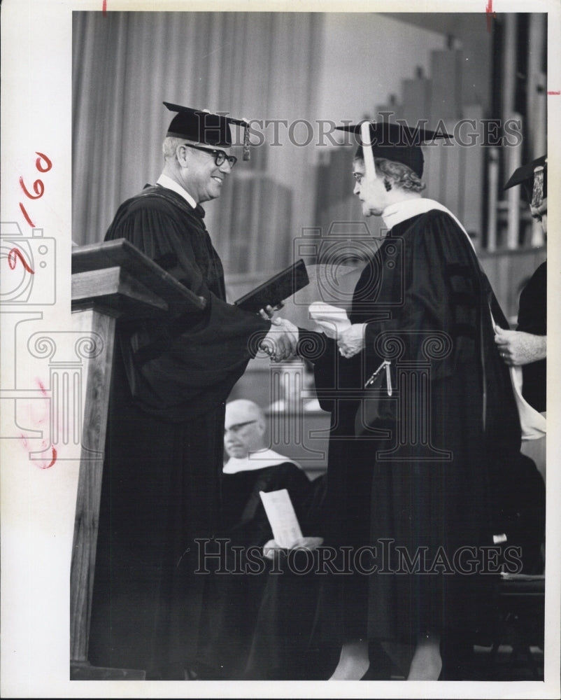 1967 Florida Presbyterian College Graduation - Historic Images