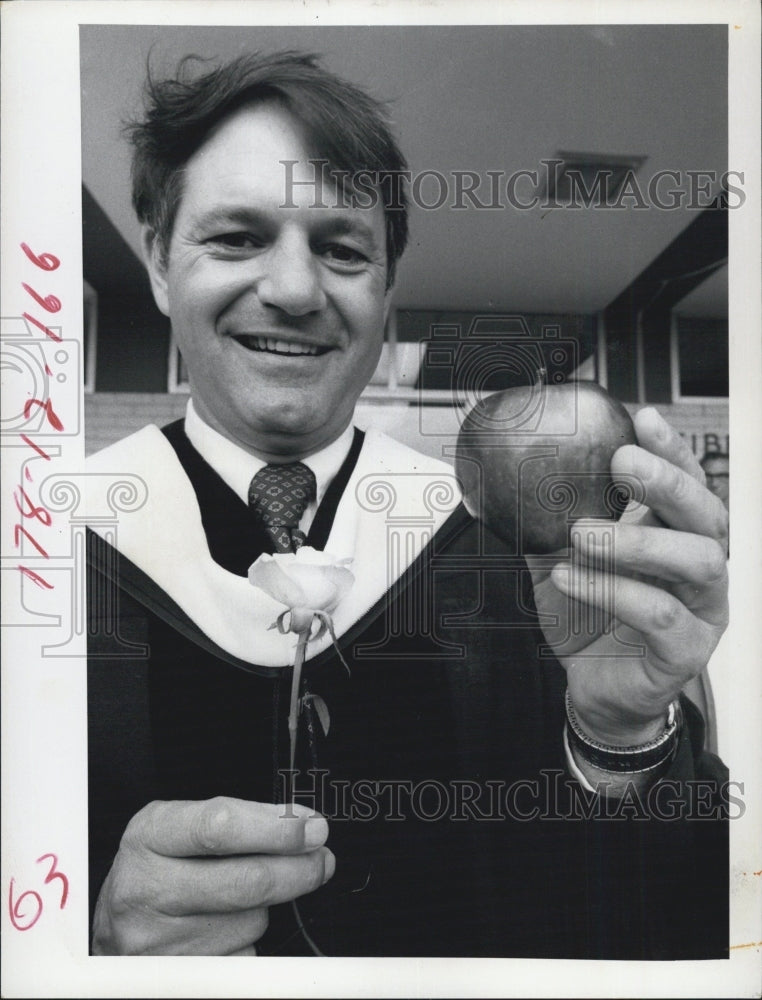 1971 of Dr. Wireman at Florida Presbyterian College graduation - Historic Images