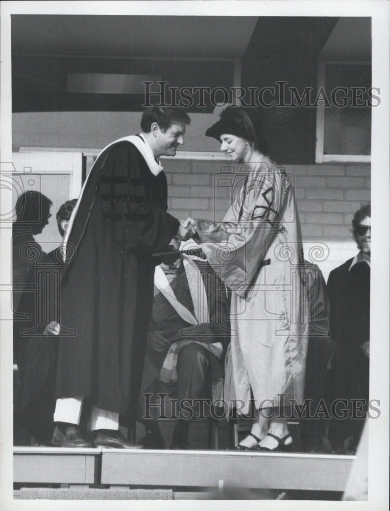 1971 a graduate at Florida Presbyterian College commencement - Historic Images