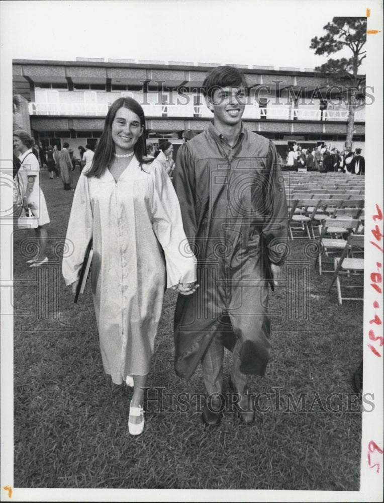 1971 Press Photo graduation gown Janet Moore Florida Presbyterian College David - Historic Images