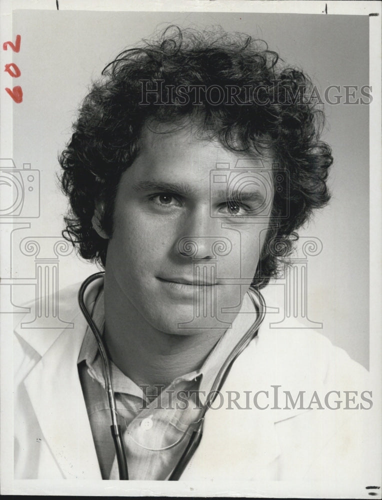 1979 Press Photo Gregory Harrison Trapper John M.D. - Historic Images