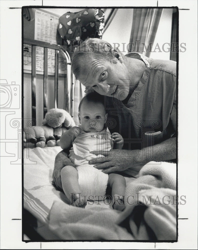 1988 Press Photo Dr. Michael Harrison Operated On Human Fetus - Historic Images