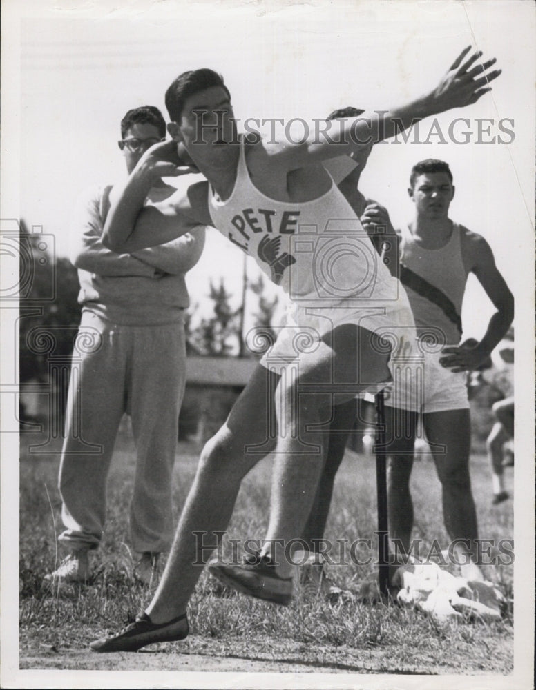 Press Photo man throws shotput - Historic Images