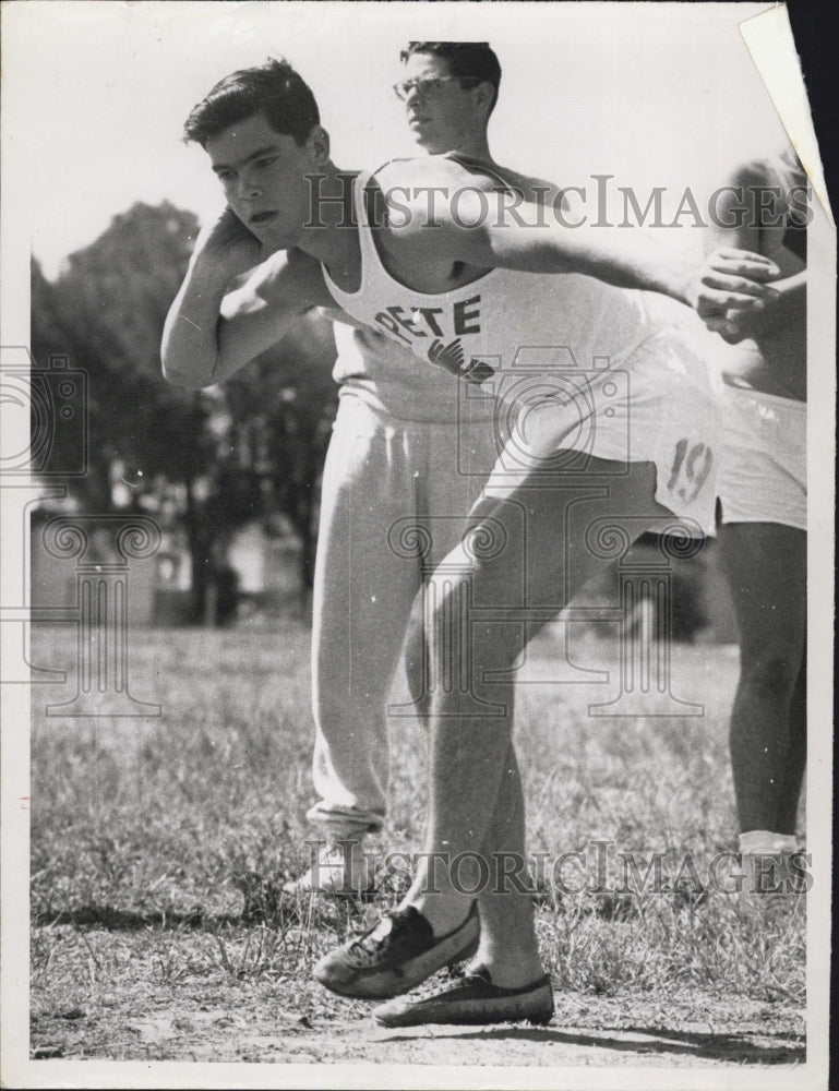 Press Photo man throws shotput - Historic Images