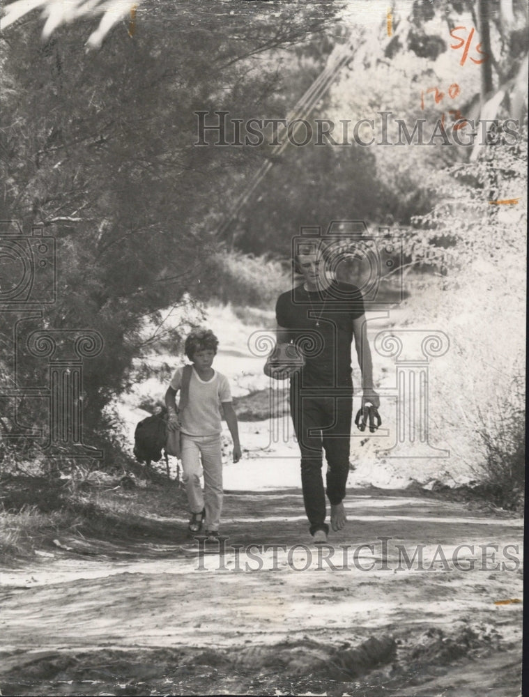 1974 Richard Harris & Kim Burfield "The Hero" - Historic Images