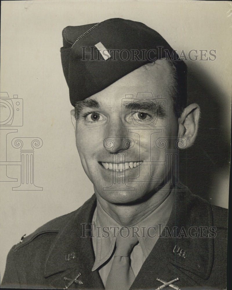 1946 Lt. Paul Harris home after year in Pacific. - Historic Images