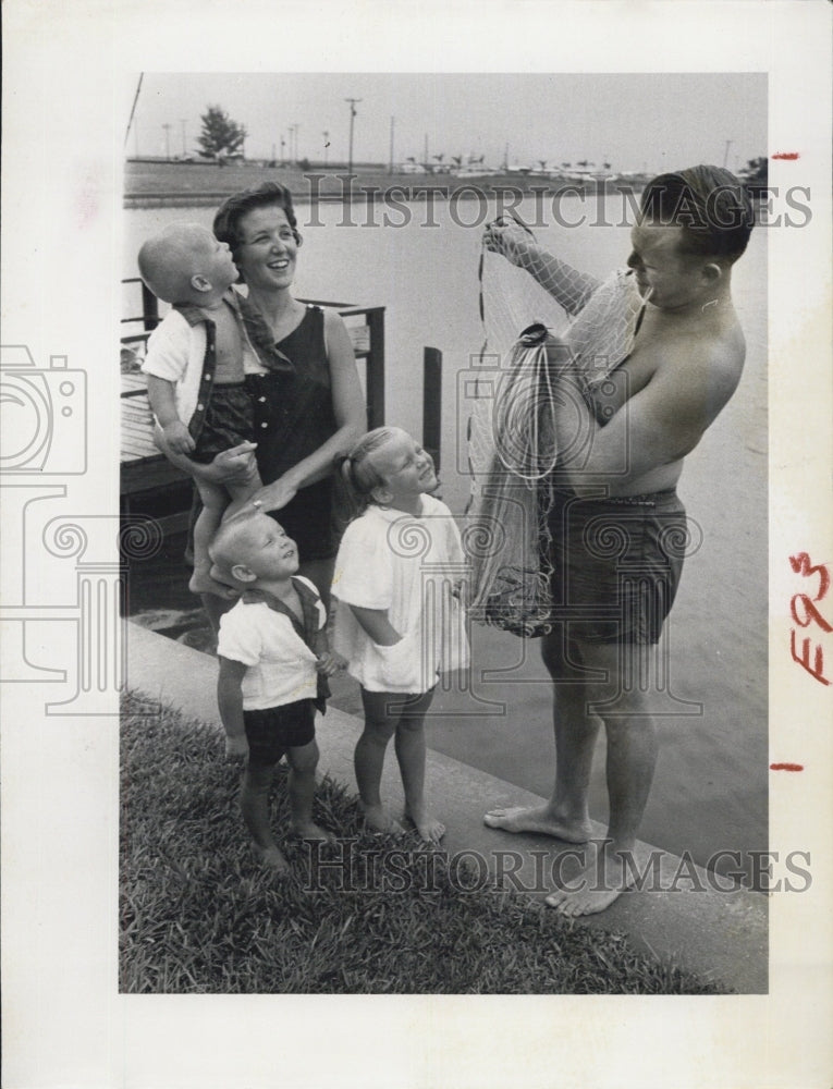 Press Photo Tom Harris family, Tommy,Nina,Eddie and Mr. & Mrs. Tom Harris - Historic Images