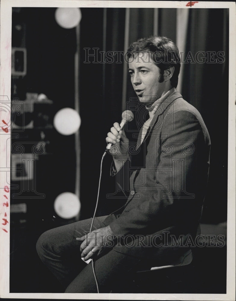 1965 Press Photo Actor Singer Noel Harrison Preforms On &quot;Hullabaloo&quot; - RSG63807 - Historic Images