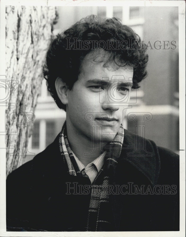 1984 Press Photo American Actor Tom Hanks In &quot;Rona Jaffe&#39;s Mazes And Monsters&quot; - Historic Images