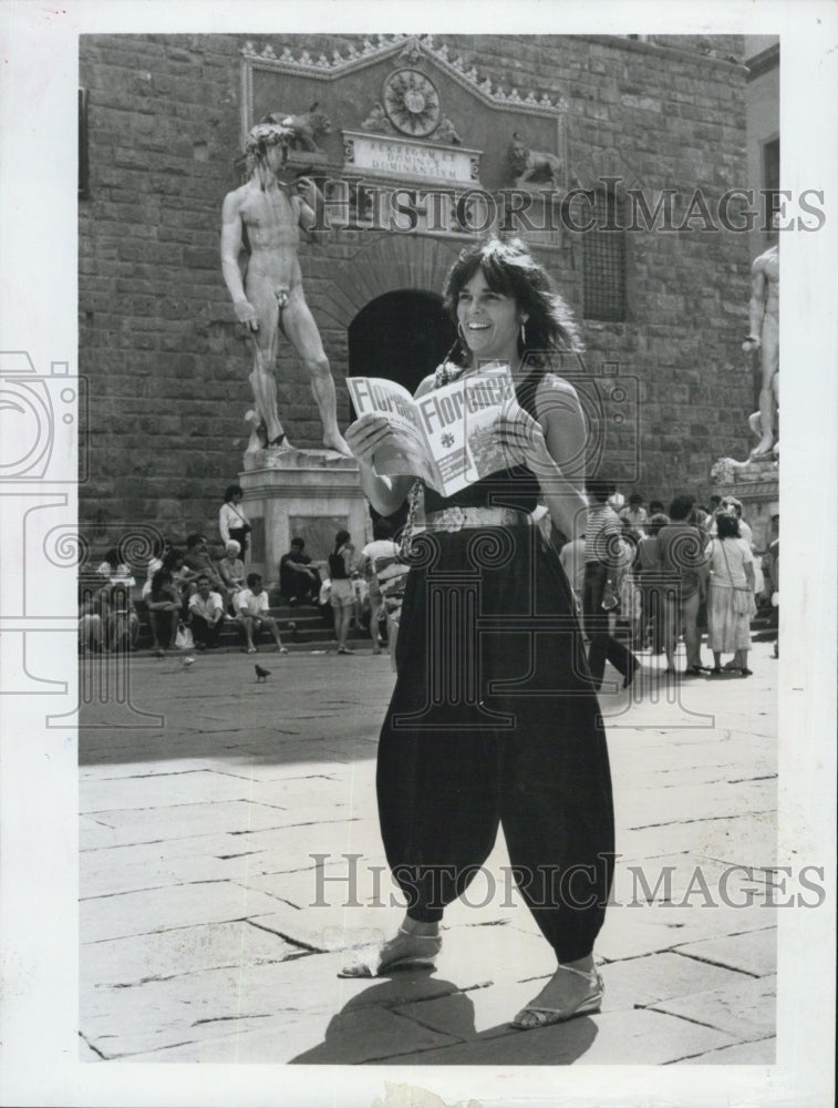 1982 Press Photo Actress Ali MacGraw at PAlzzo Della Signaria in Florence. - Historic Images