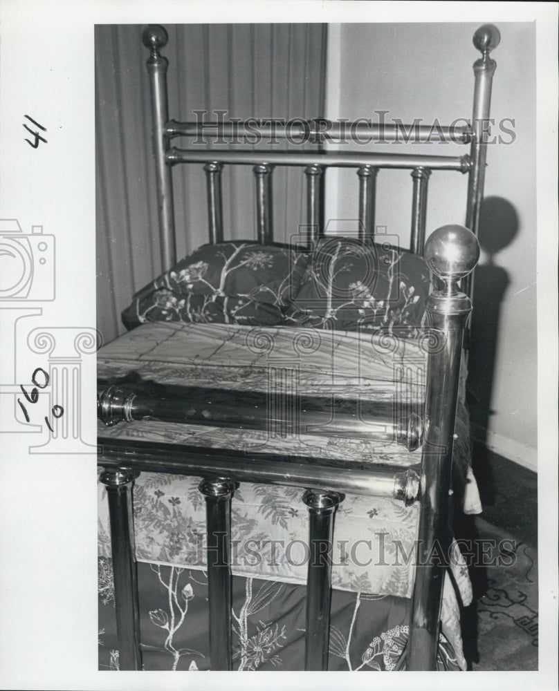 1978 Bed Where Washington Slept in Antique Bed Shop - Historic Images