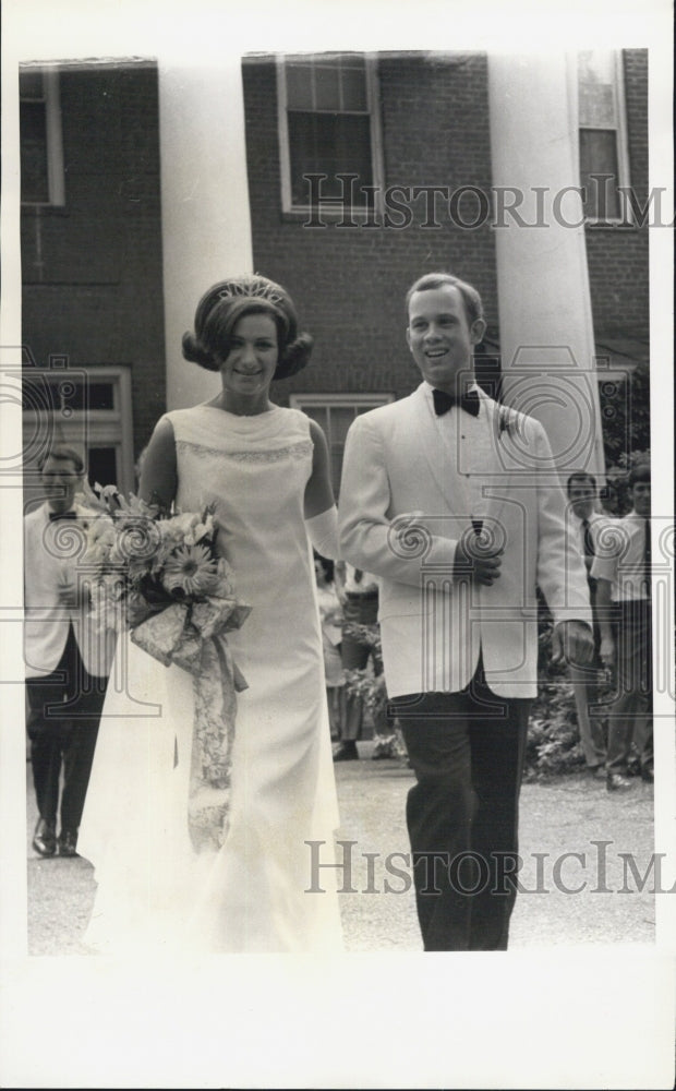 Press Photo La Grange College King Queen Thomas Baynard Nancy Beth James May Day - Historic Images