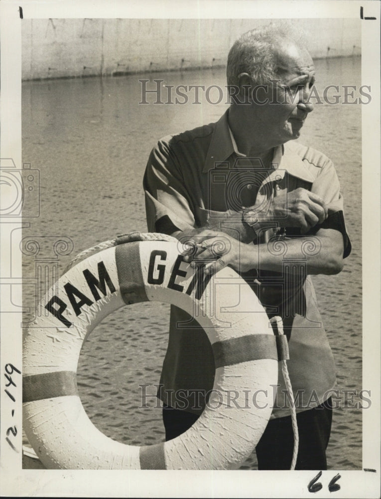 1977 Press Photo Frank Bayens Seaman - Historic Images