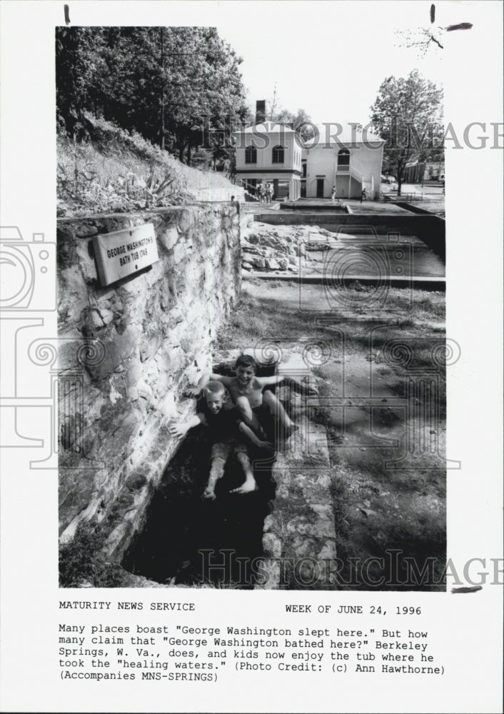 1996 Press Photo West Virginia Berkeley Springs Washington Bathed Here - Historic Images