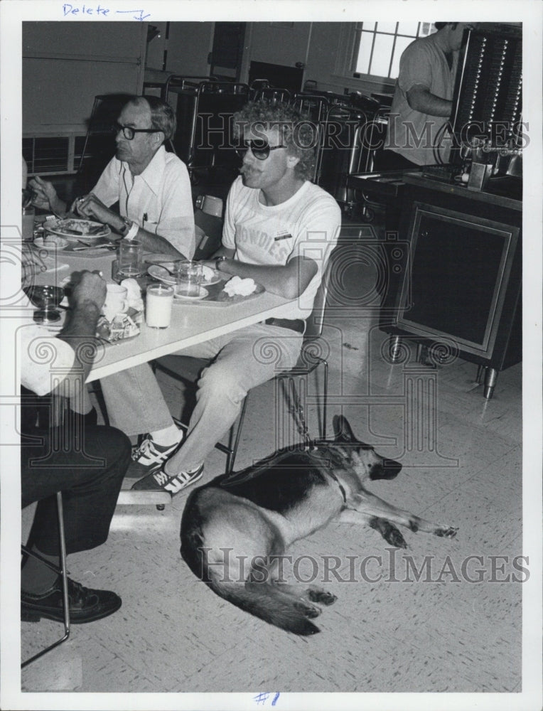 1980 Press Photo George Hahn Former U.S. Air Force Blind Seeing Eye Dog - Historic Images