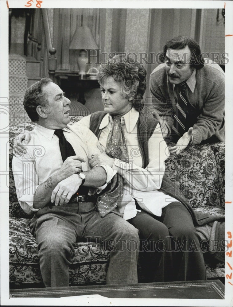 1974 Beatrice Arthur,Bill Macy, Larry Haines stars in Maude. - Historic Images