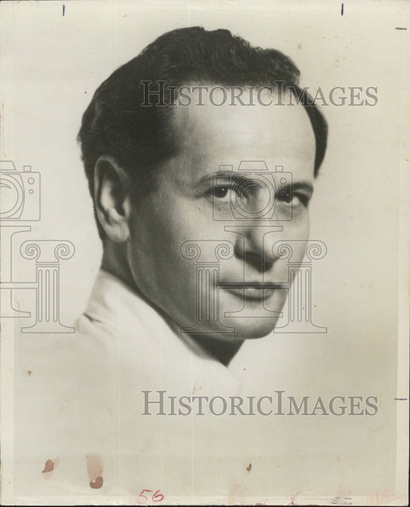 1957 Press Photo Eli Wallach the man in the picture - Historic Images