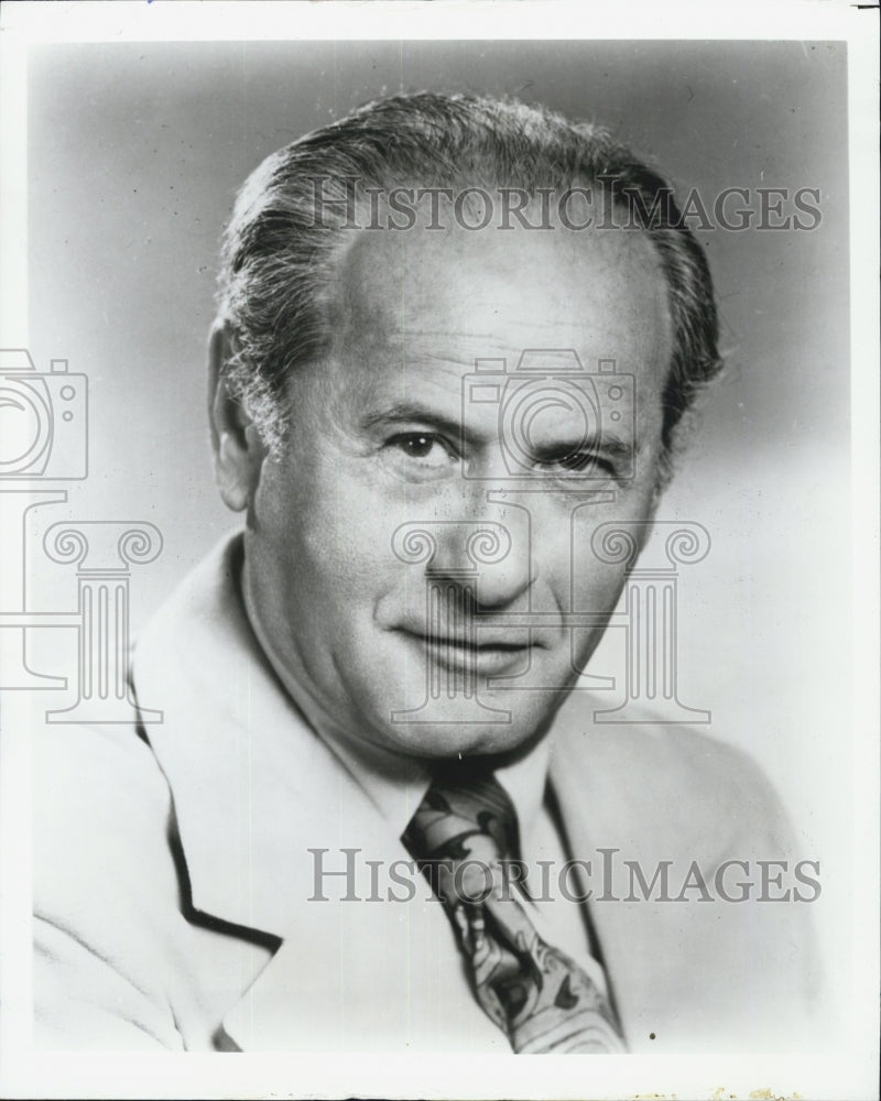 1982 Press Photo Eli Wallach shown in the picture above. - Historic Images