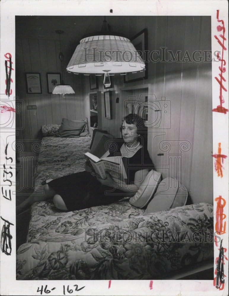 1959 Ms. Lorena Hannahs at Home - Historic Images