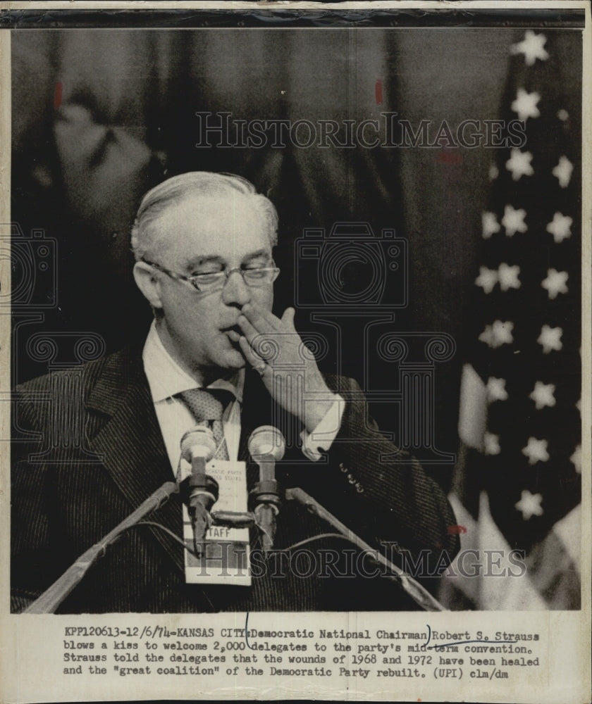 1974 DNC Chairman Robert Strauss Blows Kiss To Delegates - Historic Images