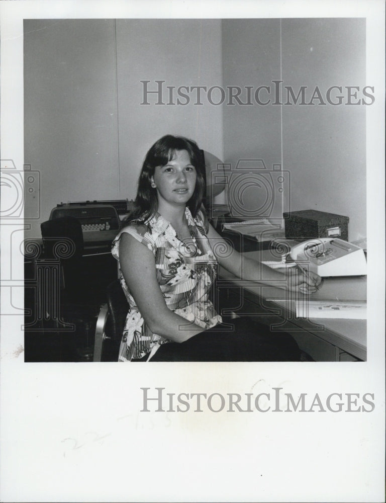 1977 Tammy Hanlon Accountant - Historic Images