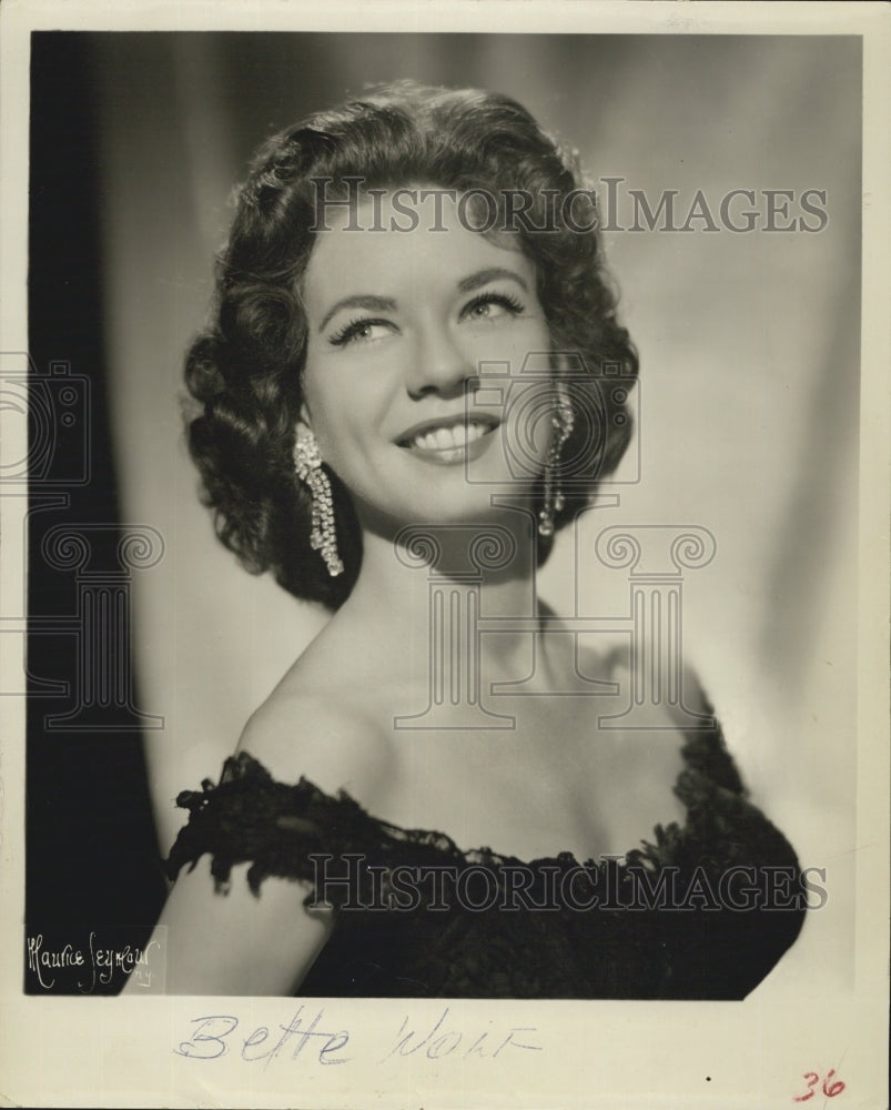 Press Photo Betty Wolf - Historic Images