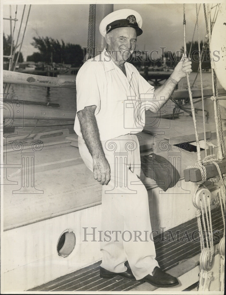 1944 Press Photo F.B. Wood at St. Andrews Bay Yacht Club Panama City,Florida. - Historic Images