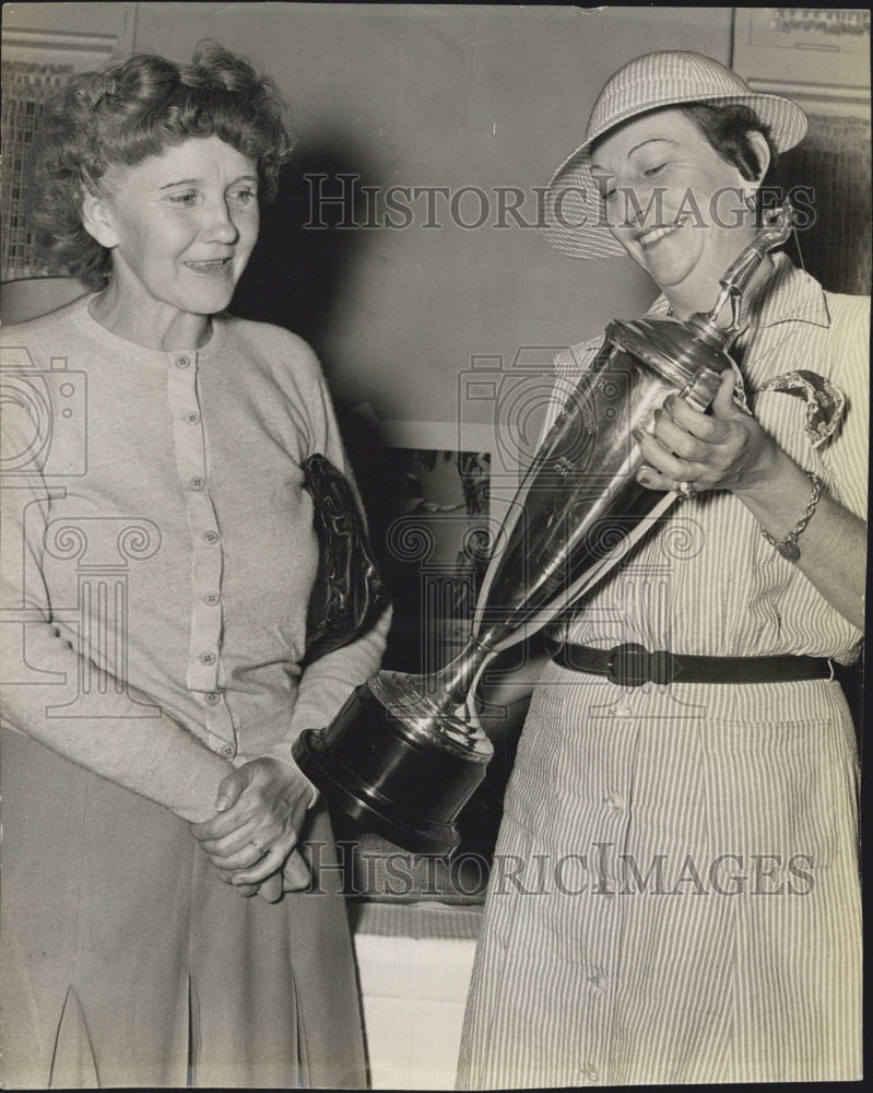 1942 Mrs.Roger Wilson (right) with her trophy and Mrs. Sam Manu(left) - Historic Images