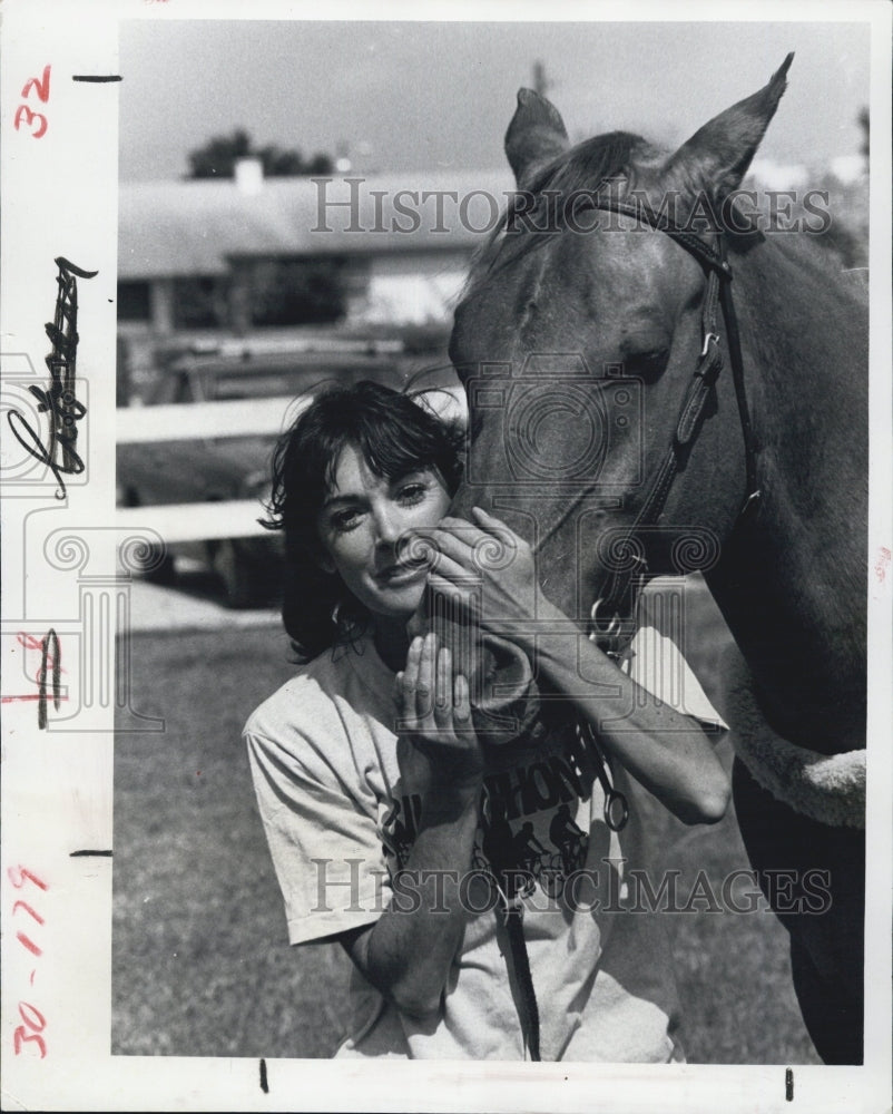 1980 Press Photo Susan Wilson &amp; Tahitian Chief - Historic Images