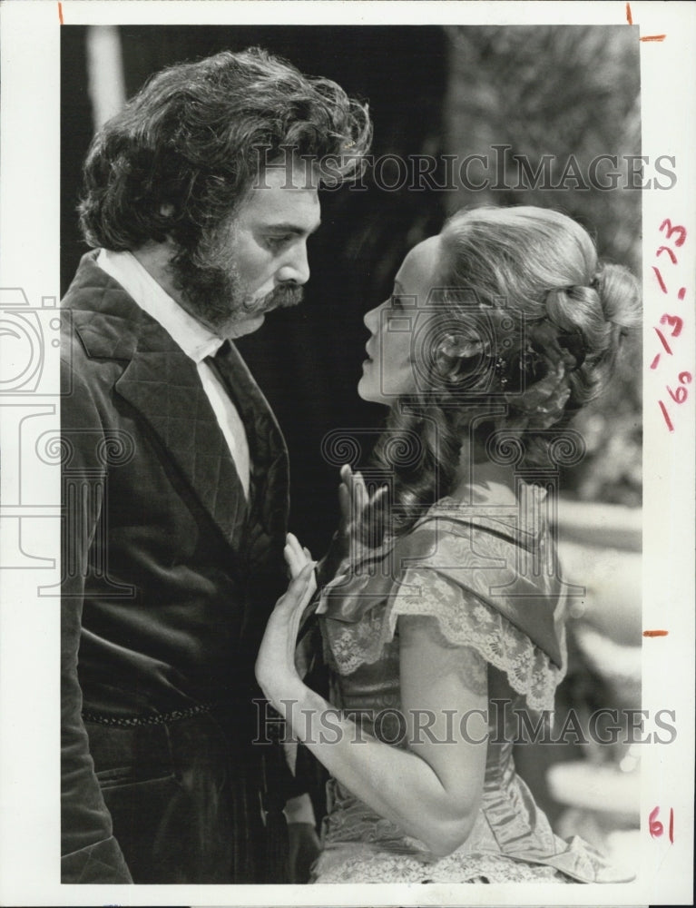 Press Photo Englis Actor Stuart Wilson and Actress Georgia Hale. - Historic Images