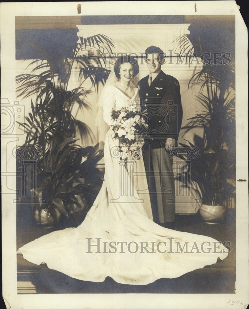 Press Photo Mr. and Mrs Sid Wilson. - Historic Images
