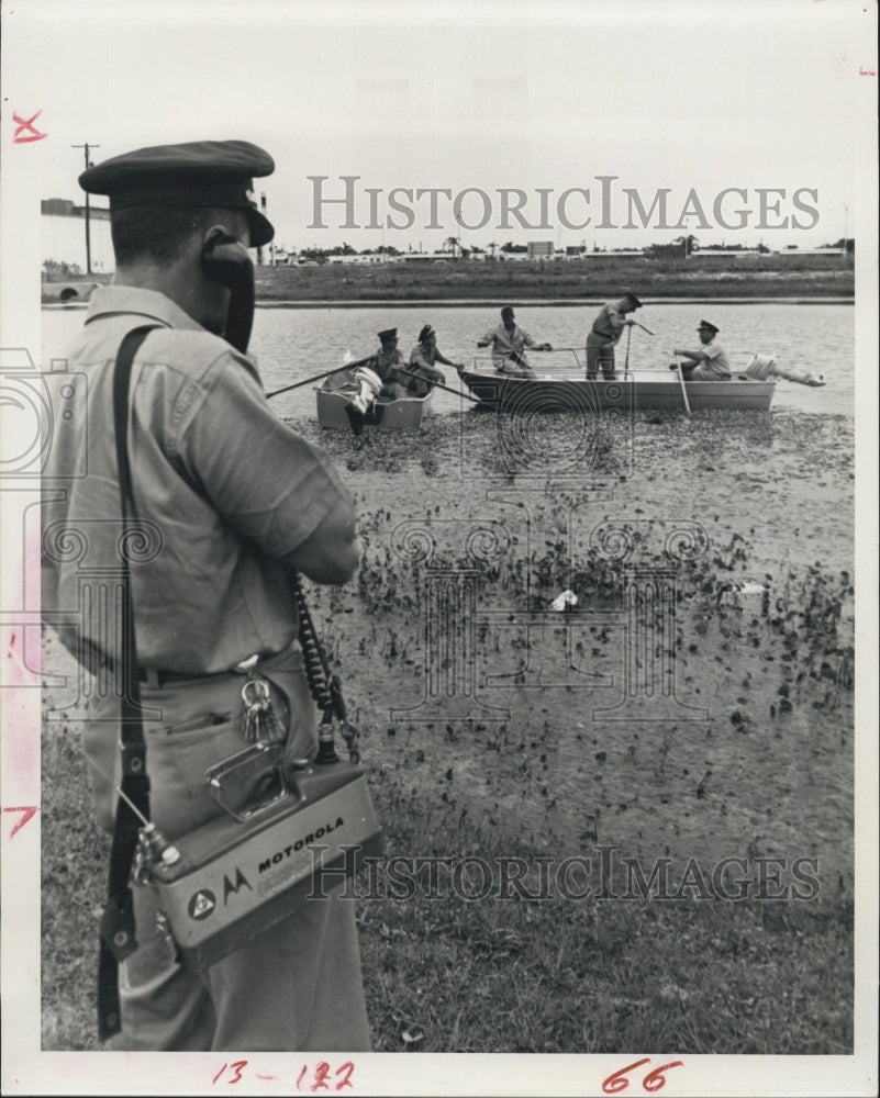Press Photo Fireman Lewis Wilson, Jr. Directs Search For Lost Boy By Phone - Historic Images