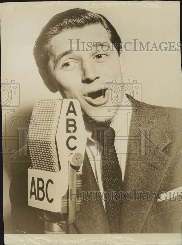 1949 Gordon MacRae on ABC radio - Historic Images