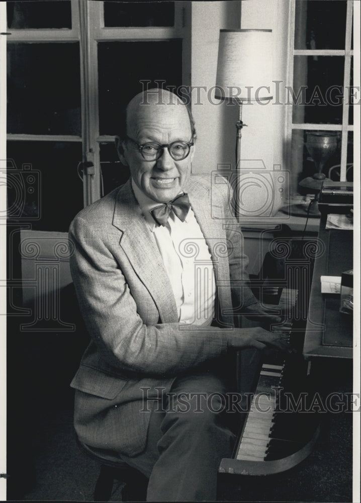 1988 Press Photo Manhattan Performer John Wallowwitch - Historic Images