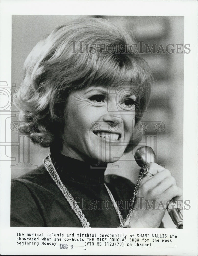 1970 Singer Shani Wallis to Co-Host Mike Douglas Show - Historic Images