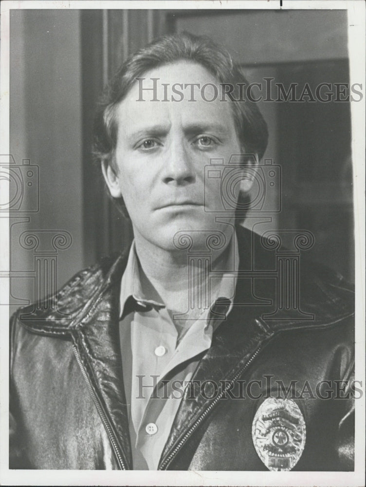 1985 Press Photo Charles Haid portray as Police Office. - Historic Images