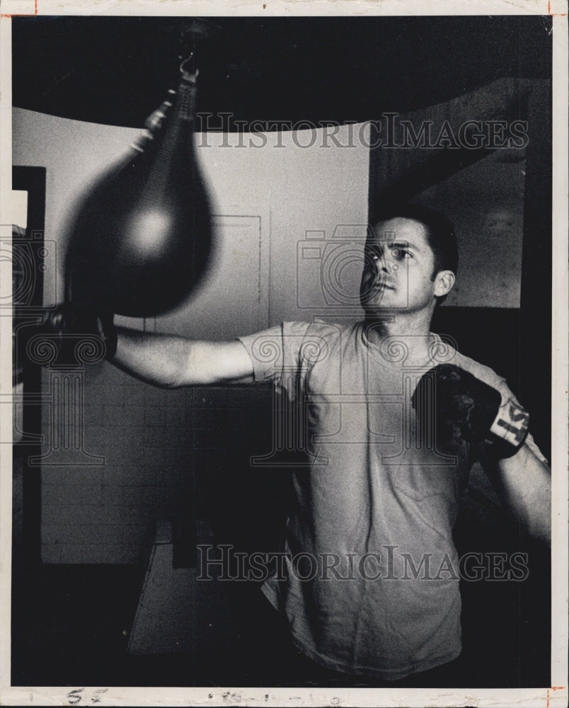 1974 H. Roger Wilson Man Boxing Florida St. Petersburg - Historic Images