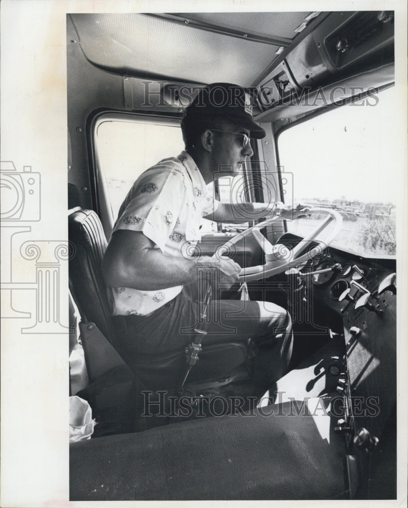 1976 Press Photo Truck Driver Glen Wilson Brooksville Florida - Historic Images