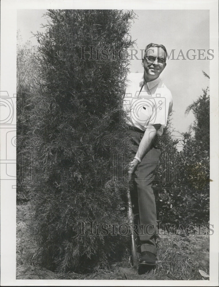 1963 Jack Wilson/Chairman Kiwanis Club/Tree Removal - Historic Images