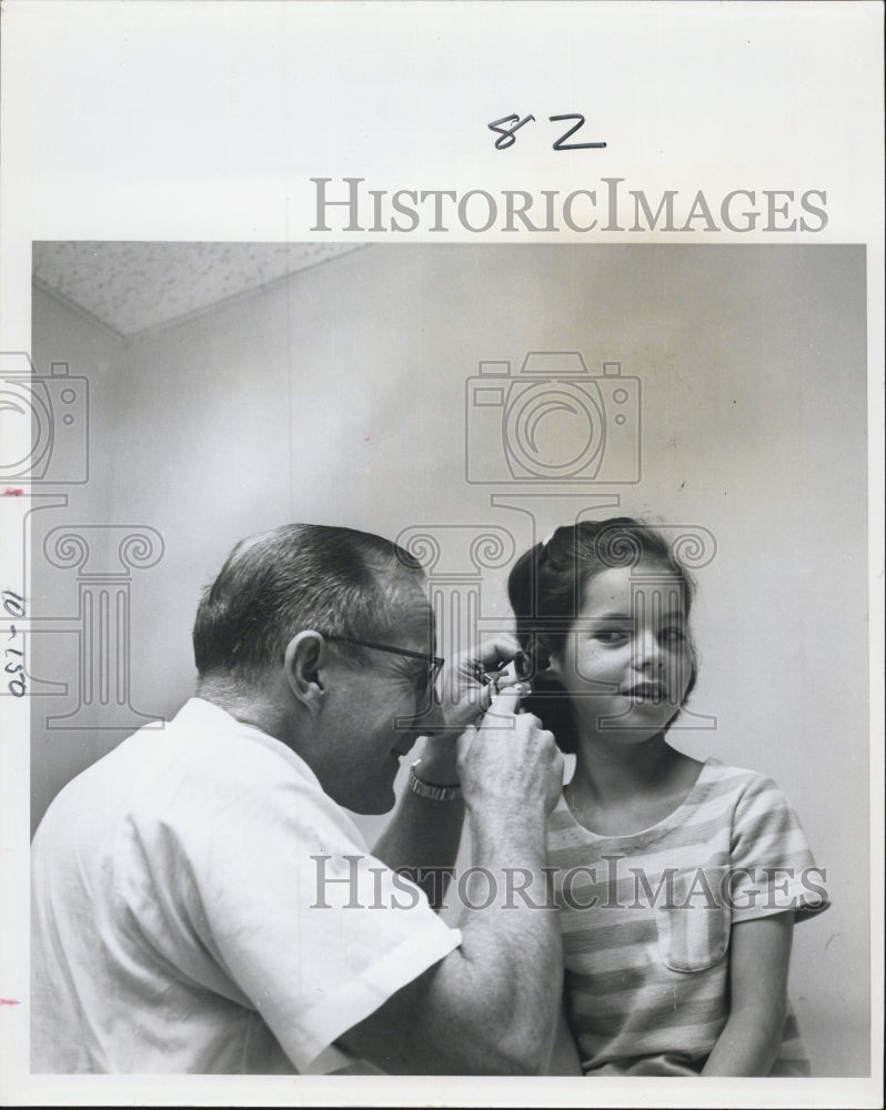 1966 Dr Palmer with Patient - Historic Images