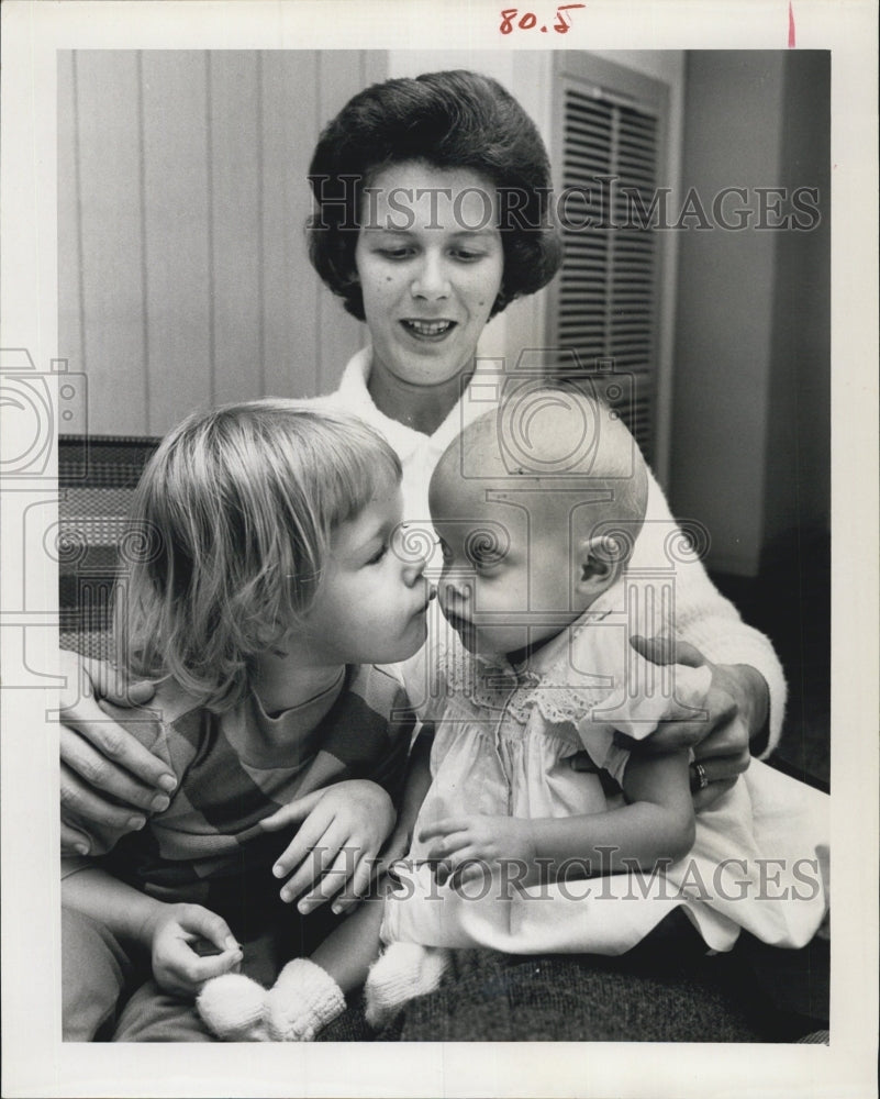 1965 Diane mother Mrs. Robert Hansen sister Helen - Historic Images