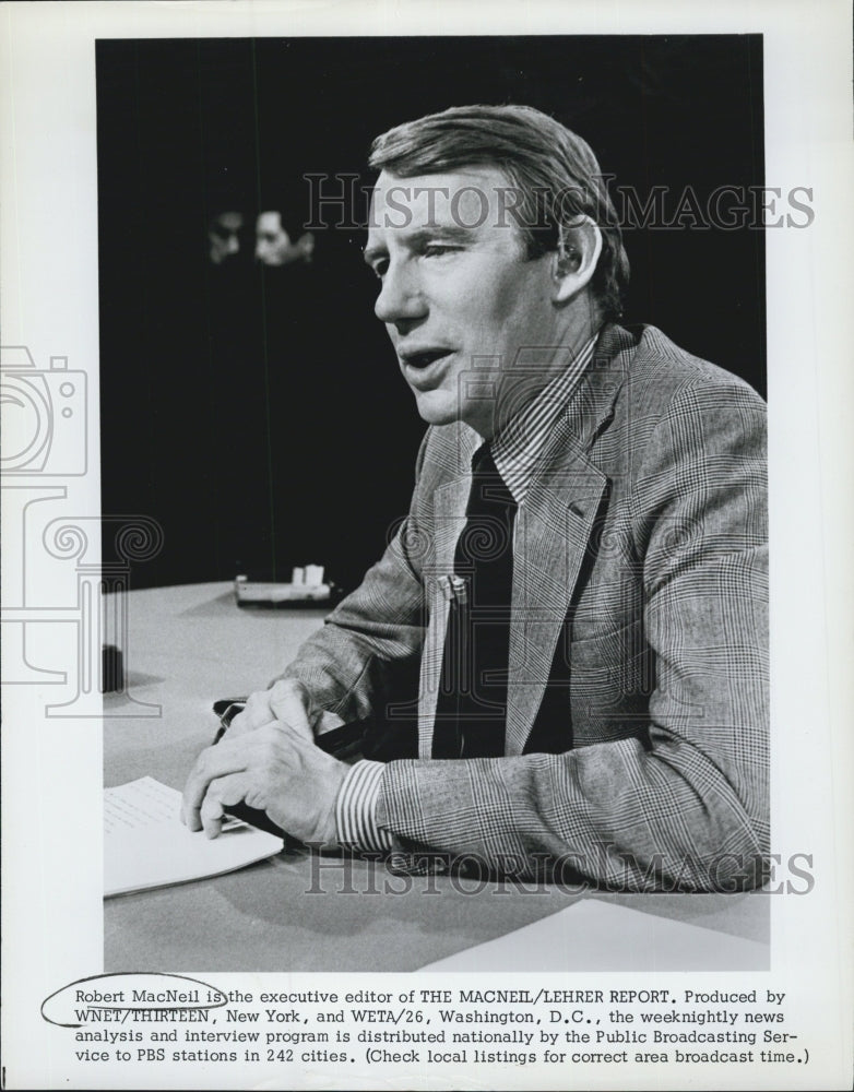 1977 Press Photo Robert MacNeil Editor Of The MacNeil/Lehrer Report Show On PBS - Historic Images