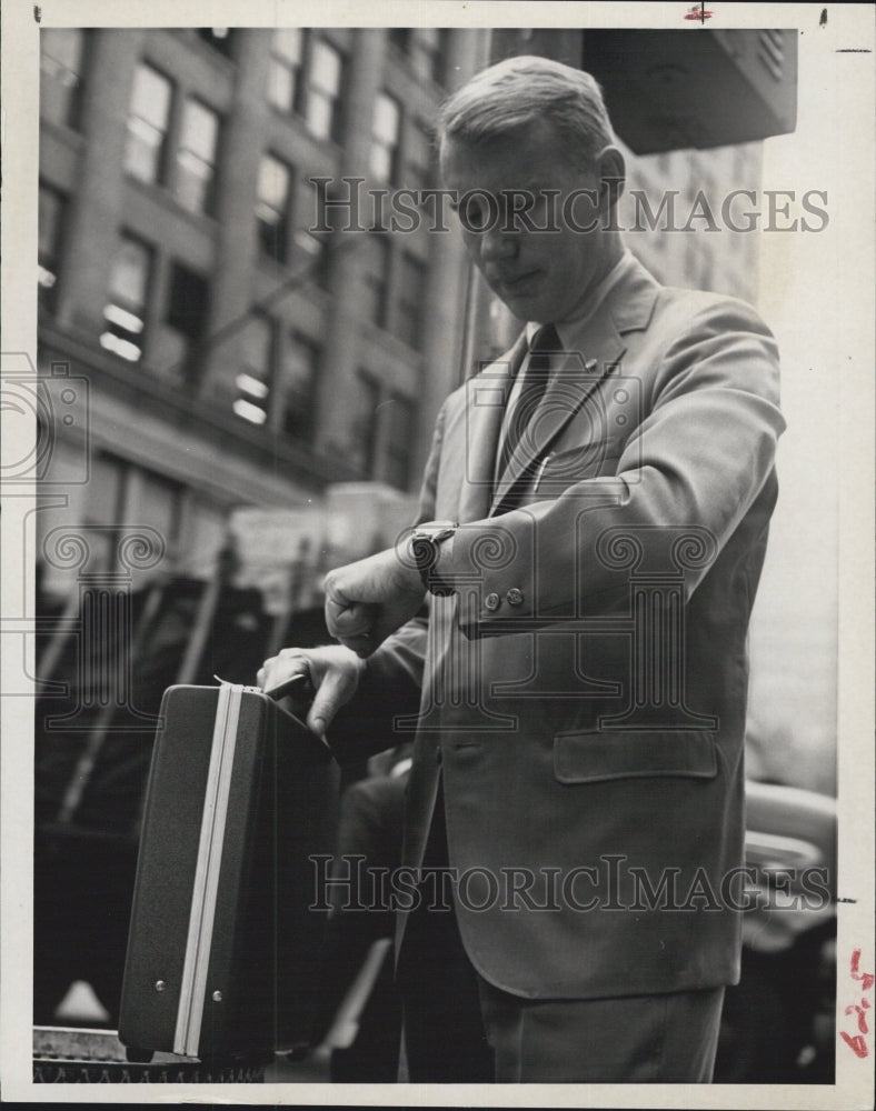 1965 Robert MacNeil The Big Ear - Historic Images