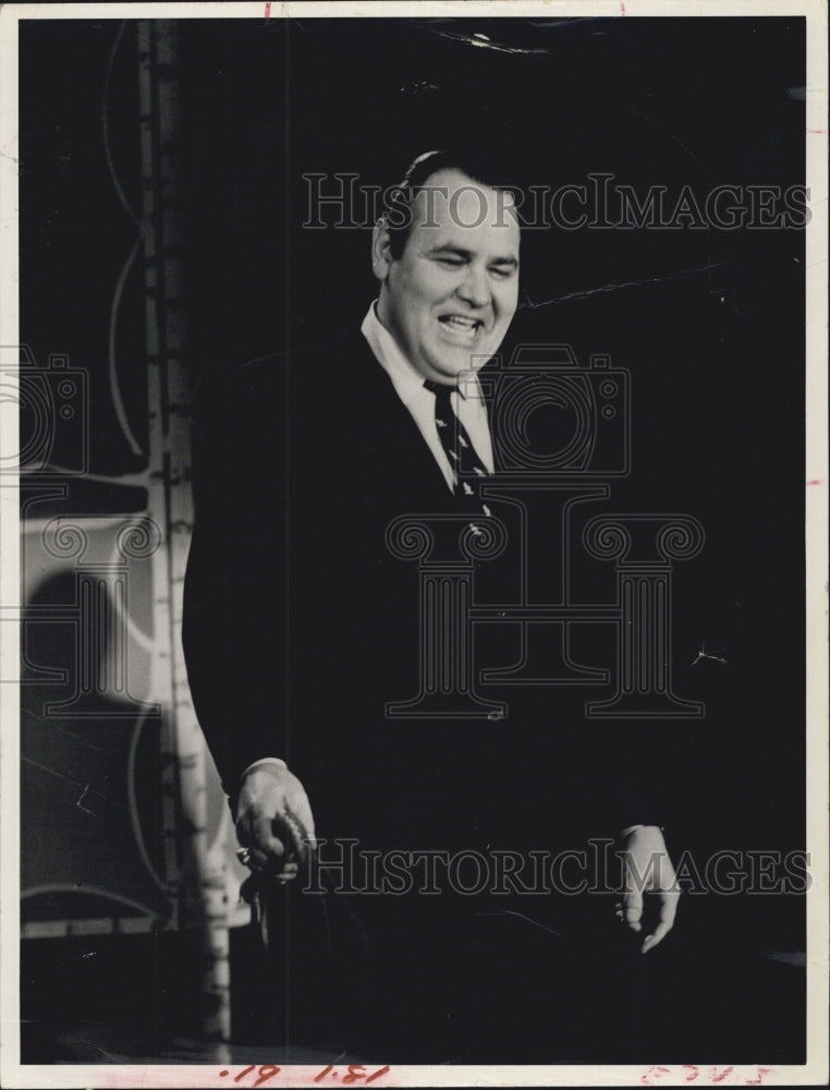 1965 Jonathan Winters Entertainer Actor in suit - Historic Images