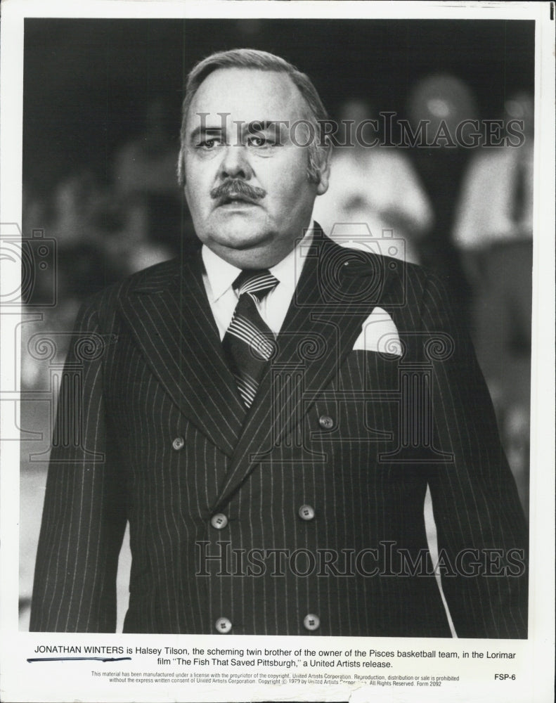 1979 Press Photo Jonathan Winters The Fish That Saved Pittsburgh - Historic Images