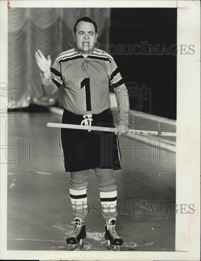 1967 Jonathan winters Holiday on Ice - Historic Images