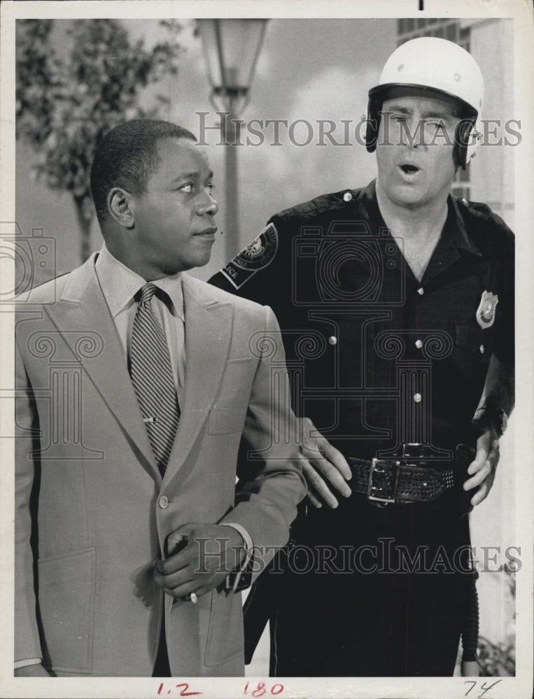 1969 Flip Wilson And Dick Martin On Rowan And Martin's Laugh-In - Historic Images